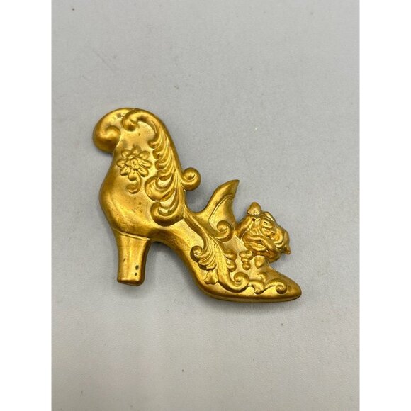 Vintage Victorian Style Shoe Heels Pin Brooch Brass Stamping with Floral Detail - Picture 2 of 7